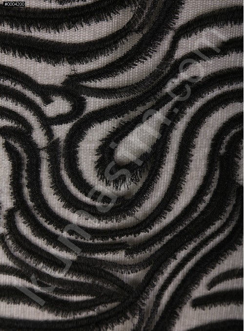 Karışık Desenli Tül Üzeri Siyah Nakışlı Kumaş - K117