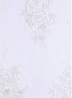 Eteği Sulu Boncuk İşlemeli Beyaz Kumaş - K5629