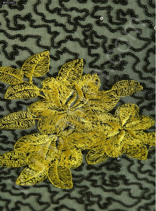Siyah Payetli Kumaş Üzeri Sarı Yaprak Desenli Nakışlı Kumaş - K9907